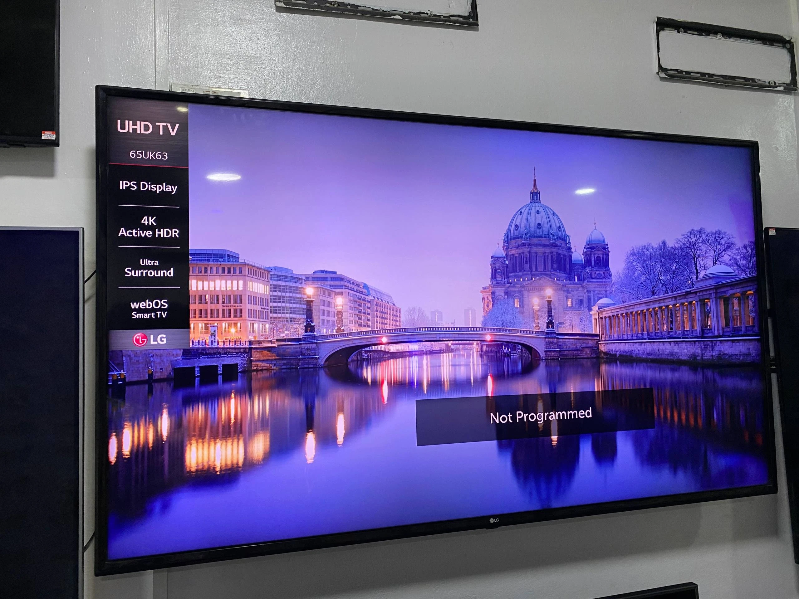 LG   65''  Smart Web OS Full UHD  TV